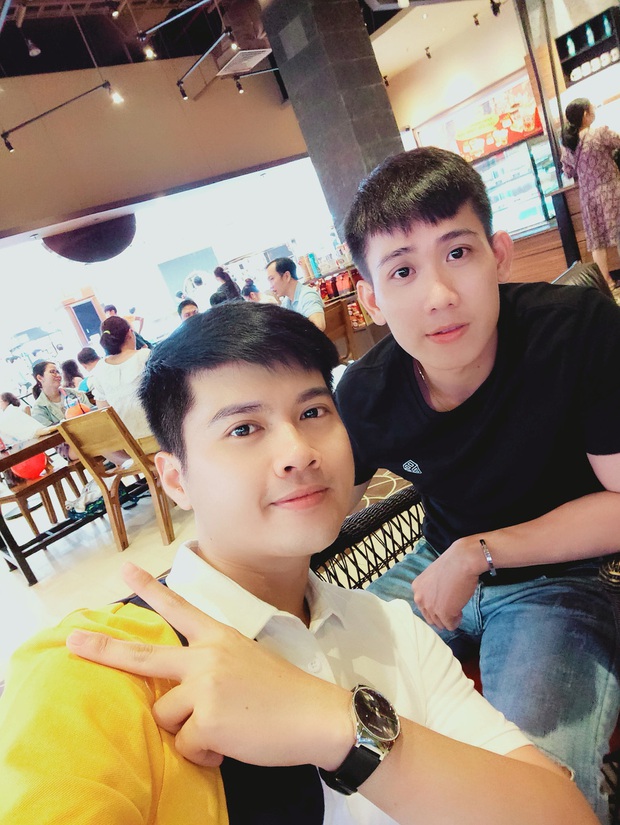 Gặp ở phòng gym, anh chàng 6 múi bị trai đẹp hớp hồn, về chia tay bạn gái để đến với nhau - Ảnh 4. Gặp ở phòng gym, anh chàng 6 múi bị trai đẹp hớp hồn, về chia tay bạn gái để đến với nhau - Ảnh 4.