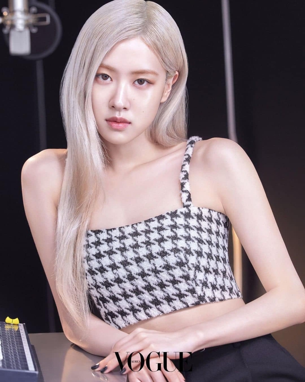 Idol tự sản xuất nhạc trong các nhóm Kpop: Cả 7 thành viên BTS được công nhận, Jennie và Rosé (BLACKPINK) lại bị mỉa mai - Ảnh 21. Idol tự sản xuất nhạc trong các nhóm Kpop: Cả 7 thành viên BTS được công nhận, Jennie và Rosé (BLACKPINK) lại bị mỉa mai - Ảnh 21.