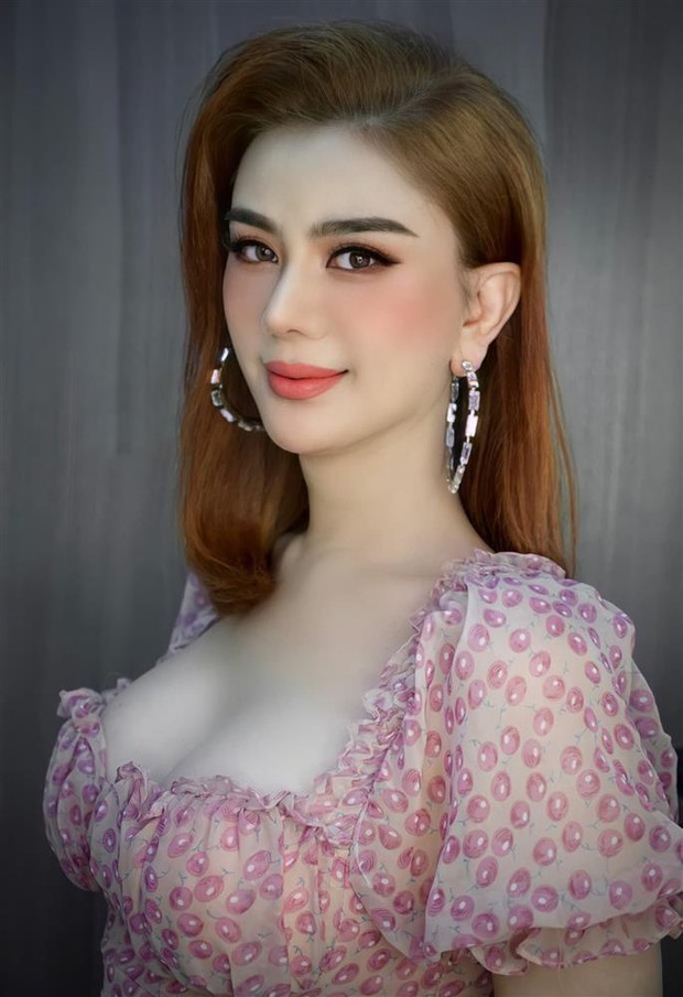 Giữa ồn ào hậu ly hôn, Lâm Khánh Chi gây bất ngờ với vẻ ngoài khác thường - Ảnh 2. Giữa ồn ào hậu ly hôn, Lâm Khánh Chi gây bất ngờ với vẻ ngoài khác thường - Ảnh 2.
