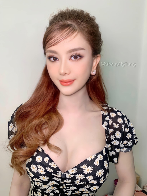 Giữa ồn ào hậu ly hôn, Lâm Khánh Chi gây bất ngờ với vẻ ngoài khác thường - Ảnh 4. Giữa ồn ào hậu ly hôn, Lâm Khánh Chi gây bất ngờ với vẻ ngoài khác thường - Ảnh 4.