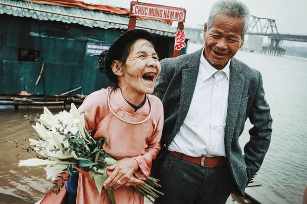 Những câu chuyện tình yêu thêm niềm tin cho bạn trẻ bước qua cánh cửa hôn nhân: Từ cô gái Triều Tiên đợi 31 năm để lấy chồng Hà Nội đến ông lão “nhặt” được vợ 50 năm sống ở bãi giữa sống Hồng - Ảnh 9.