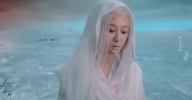 Dương Tử khoe tóc trắng như bà già, cặp kè Thành Nghị “yếu nhớt” ở phim mới: Netizen phán luôn “Hương Mật bản phèn đây rồi!” - Ảnh 4.