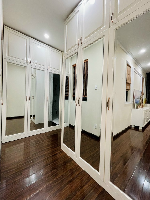 Bên trong biệt thự của Sơn Tùng và Hải Tú: Rộng rãi sang trọng, camera tứ phía, hàng online nằm la liệt cả ngày chẳng ai nhận - Ảnh 12. Bên trong biệt thự của Sơn Tùng và Hải Tú: Rộng rãi sang trọng, camera tứ phía, hàng online nằm la liệt cả ngày chẳng ai nhận - Ảnh 12.