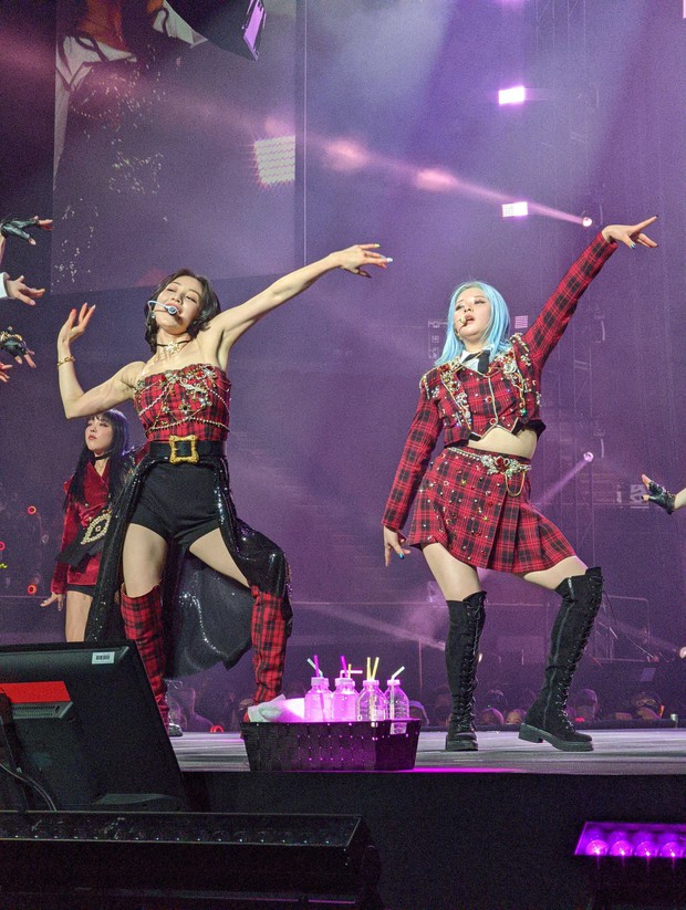 Jeongyeon (TWICE) gây ngỡ ngàng với diện mạo mới tại concert: Giảm cân thấy rõ chỉ trong 3 tháng, visual thế nào qua ống kính của fan? - Ảnh 6. Jeongyeon (TWICE) gây ngỡ ngàng với diện mạo mới tại concert: Giảm cân thấy rõ chỉ trong 3 tháng, visual thế nào qua ống kính của fan? - Ảnh 6.