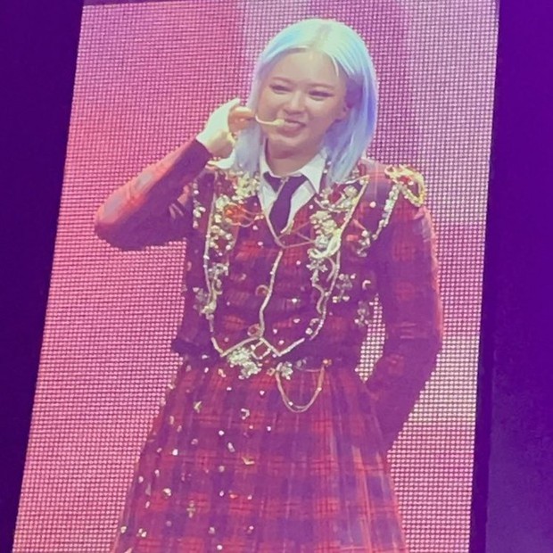 Jeongyeon (TWICE) gây ngỡ ngàng với diện mạo mới tại concert: Giảm cân thấy rõ chỉ trong 3 tháng, visual thế nào qua ống kính của fan? - Ảnh 2. Jeongyeon (TWICE) gây ngỡ ngàng với diện mạo mới tại concert: Giảm cân thấy rõ chỉ trong 3 tháng, visual thế nào qua ống kính của fan? - Ảnh 2.