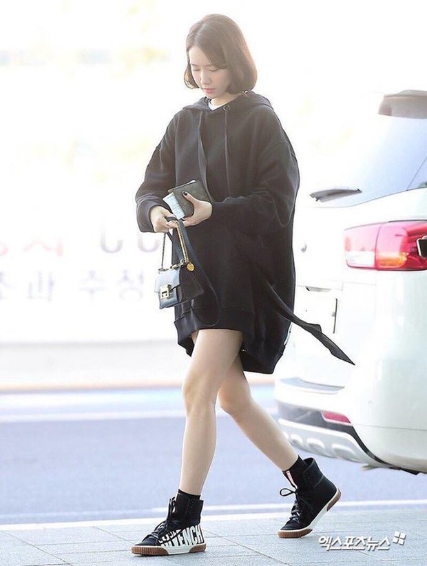 Là đại sứ của hãng váy tụt nhưng đây sẽ thảm cảnh nếu Yoona mặc chiếc váy khó nuốt này ra đường - Ảnh 5.