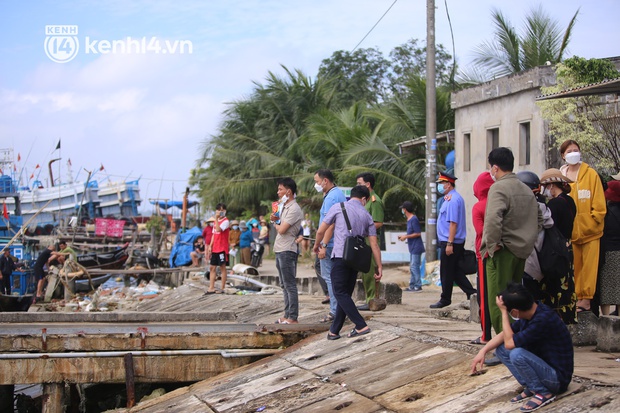 Người cha ném con 5 tuổi xuống sông vì vợ không nghe điện thoại đối diện mức án nào? - Ảnh 2. Người cha ném con 5 tuổi xuống sông vì vợ không nghe điện thoại đối diện mức án nào? - Ảnh 2.