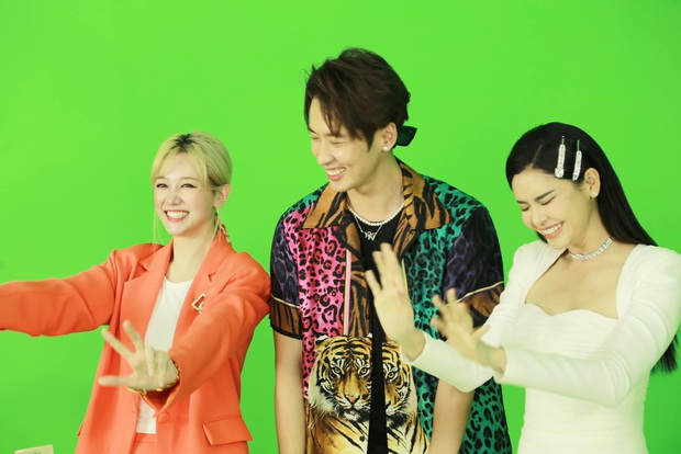 Hari Won từ tóc tai cho đến quần áo, một từ thôi: Chê! - Ảnh 2. Hari Won từ tóc tai cho đến quần áo, một từ thôi: Chê! - Ảnh 2.