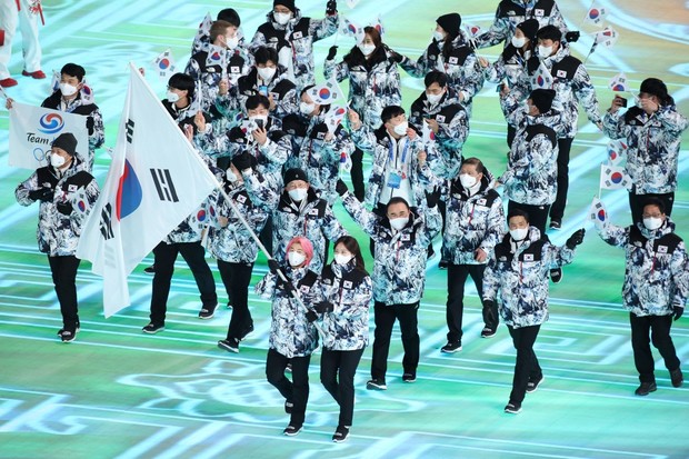 Đây là khai mạc Olympic hay sàn diễn thời trang mà hàng hiệu ngập tràn thế này? - Ảnh 10. Đây là khai mạc Olympic hay sàn diễn thời trang mà hàng hiệu ngập tràn thế này? - Ảnh 10.