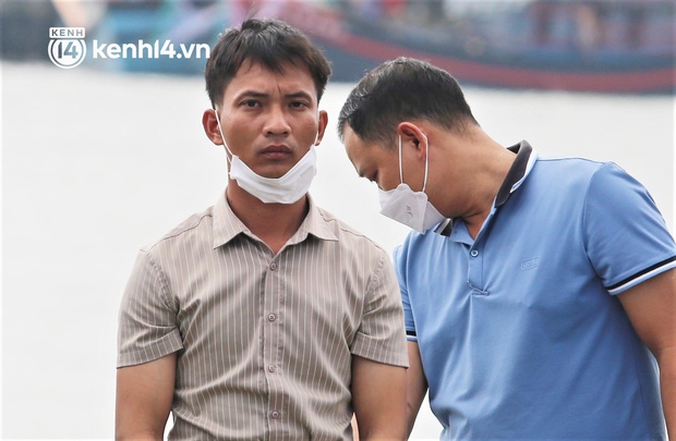 Vụ cha ném con 5 tuổi xuống sông: Bà ngoại đòi cháu, bị con rể đạp vào ghế, dọa ném đá vào đầu - Ảnh 6. Vụ cha ném con 5 tuổi xuống sông: Bà ngoại đòi cháu, bị con rể đạp vào ghế, dọa ném đá vào đầu - Ảnh 6.