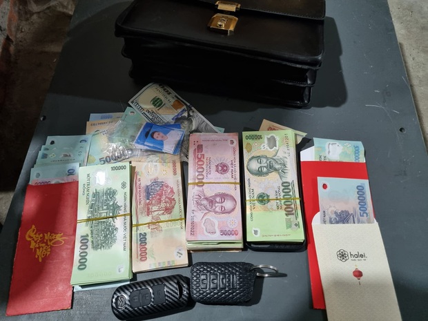 Đêm mưa đánh rơi túi xách đựng cả trăm triệu ở Hà Nội và câu chuyện đẹp phía sau - Ảnh 1. Đêm mưa đánh rơi túi xách đựng cả trăm triệu ở Hà Nội và câu chuyện đẹp phía sau - Ảnh 1.