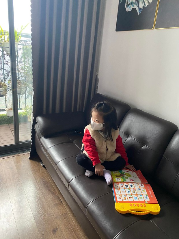 Chuyện cả nhà F0 nuôi F1 trong phòng: Trớ trêu khi là thành viên duy nhất âm tính trong gia đình đều mắc Covid-19 - Ảnh 3. Chuyện cả nhà F0 nuôi F1 trong phòng: Trớ trêu khi là thành viên duy nhất âm tính trong gia đình đều mắc Covid-19 - Ảnh 3.