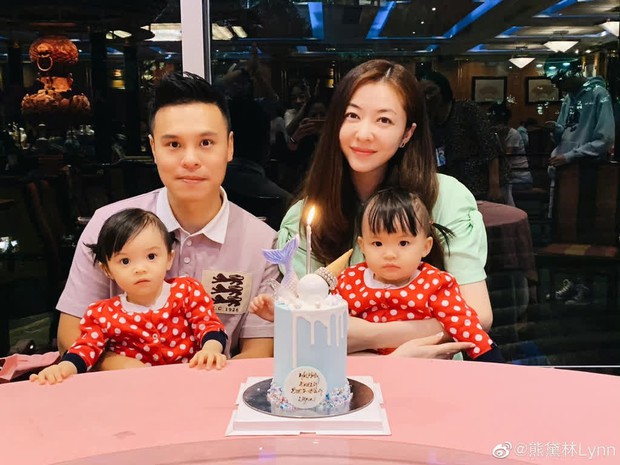 Bà mẹ trẻ giảm 23kg trong 3 tháng, nhanh chóng lấy lại vóc dáng nóng bỏng sau khi sinh đôi bằng 3 động tác đơn giản tại nhà - Ảnh 1. Bà mẹ trẻ giảm 23kg trong 3 tháng, nhanh chóng lấy lại vóc dáng nóng bỏng sau khi sinh đôi bằng 3 động tác đơn giản tại nhà - Ảnh 1.