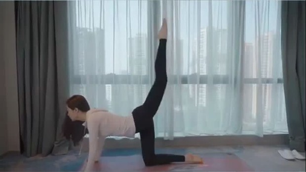 Bà mẹ trẻ giảm 23kg trong 3 tháng, nhanh chóng lấy lại vóc dáng nóng bỏng sau khi sinh đôi bằng 3 động tác đơn giản tại nhà - Ảnh 4. Bà mẹ trẻ giảm 23kg trong 3 tháng, nhanh chóng lấy lại vóc dáng nóng bỏng sau khi sinh đôi bằng 3 động tác đơn giản tại nhà - Ảnh 4.