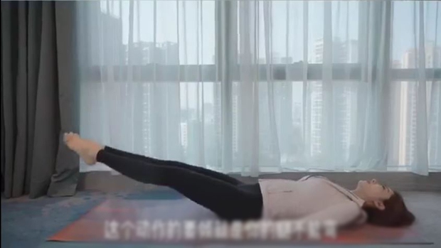 Bà mẹ trẻ giảm 23kg trong 3 tháng, nhanh chóng lấy lại vóc dáng nóng bỏng sau khi sinh đôi bằng 3 động tác đơn giản tại nhà - Ảnh 5. Bà mẹ trẻ giảm 23kg trong 3 tháng, nhanh chóng lấy lại vóc dáng nóng bỏng sau khi sinh đôi bằng 3 động tác đơn giản tại nhà - Ảnh 5.
