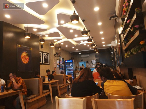 Tiệm mì cay nổi tiếng của diễn viên Q.T bị đánh 1 sao vì nhân viên thu ngân thái độ lồi lõm, ra món chậm phát bực? - Ảnh 1. Tiệm mì cay nổi tiếng của diễn viên Q.T bị đánh 1 sao vì nhân viên thu ngân thái độ lồi lõm, ra món chậm phát bực? - Ảnh 1.