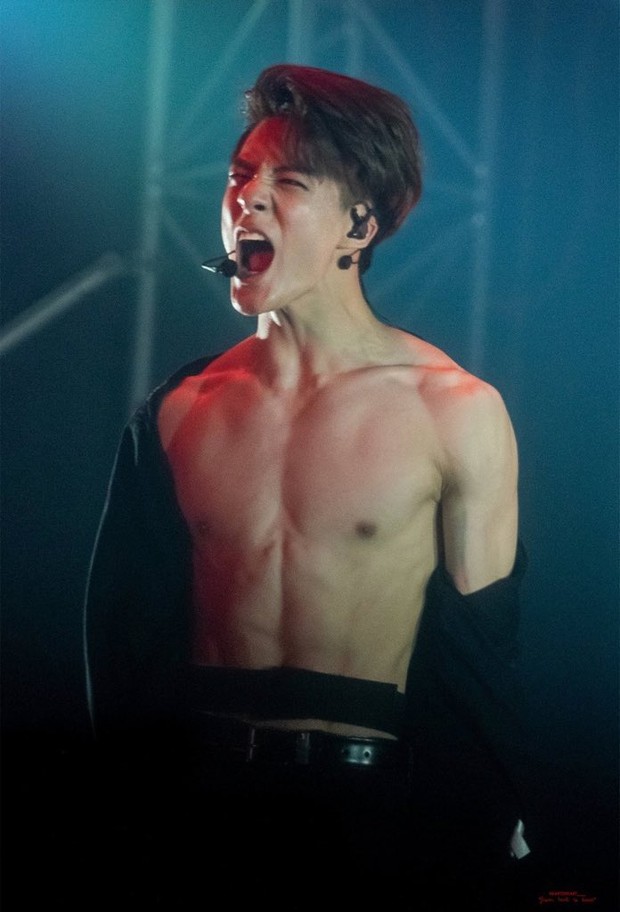 13 bức ảnh khiến fan Kpop yêu cầu các công ty đóng cửa phòng gym ngay và luôn! - Ảnh 7. 13 bức ảnh khiến fan Kpop yêu cầu các công ty đóng cửa phòng gym ngay và luôn! - Ảnh 7.