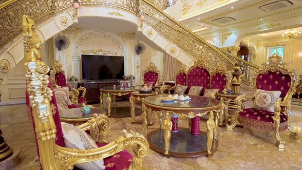 Lâu đài trắng xứ Thanh khiến dân mạng xỉu ngang xỉu dọc: Toàn bộ nội thất mạ vàng, sử dụng 1000 bóng đèn led, trị giá lên tới trăm tỷ - Ảnh 5.