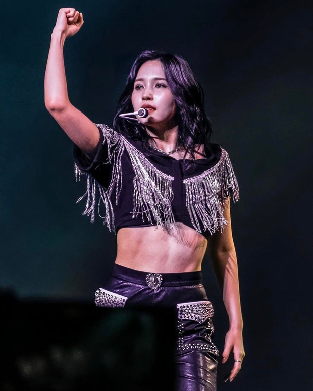 13 bức ảnh khiến fan Kpop yêu cầu các công ty đóng cửa phòng gym ngay và luôn! - Ảnh 1. 13 bức ảnh khiến fan Kpop yêu cầu các công ty đóng cửa phòng gym ngay và luôn! - Ảnh 1.