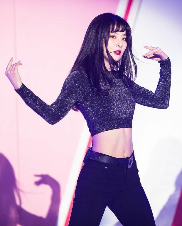 13 bức ảnh khiến fan Kpop yêu cầu các công ty đóng cửa phòng gym ngay và luôn! - Ảnh 10. 13 bức ảnh khiến fan Kpop yêu cầu các công ty đóng cửa phòng gym ngay và luôn! - Ảnh 10.