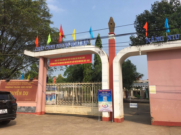 Nam học sinh lớp 9 bị đâm chết ngay trước cổng trường - Ảnh 1. Nam học sinh lớp 9 bị đâm chết ngay trước cổng trường - Ảnh 1.
