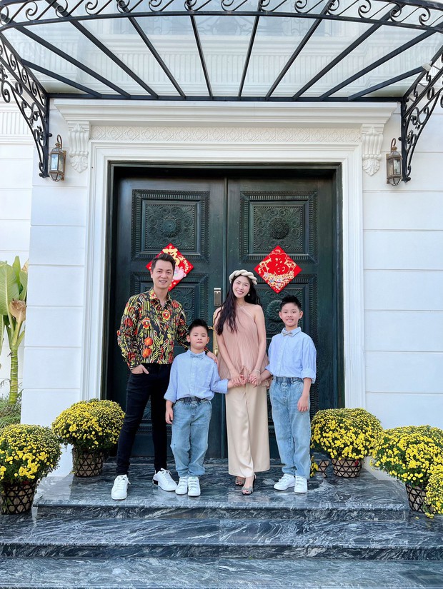Vợ chồng Đăng Khôi check-in tại biệt thự triệu đô ngày đầu năm, 1 chi tiết hơn 10 năm qua không đổi - Ảnh 1. Vợ chồng Đăng Khôi check-in tại biệt thự triệu đô ngày đầu năm, 1 chi tiết hơn 10 năm qua không đổi - Ảnh 1.