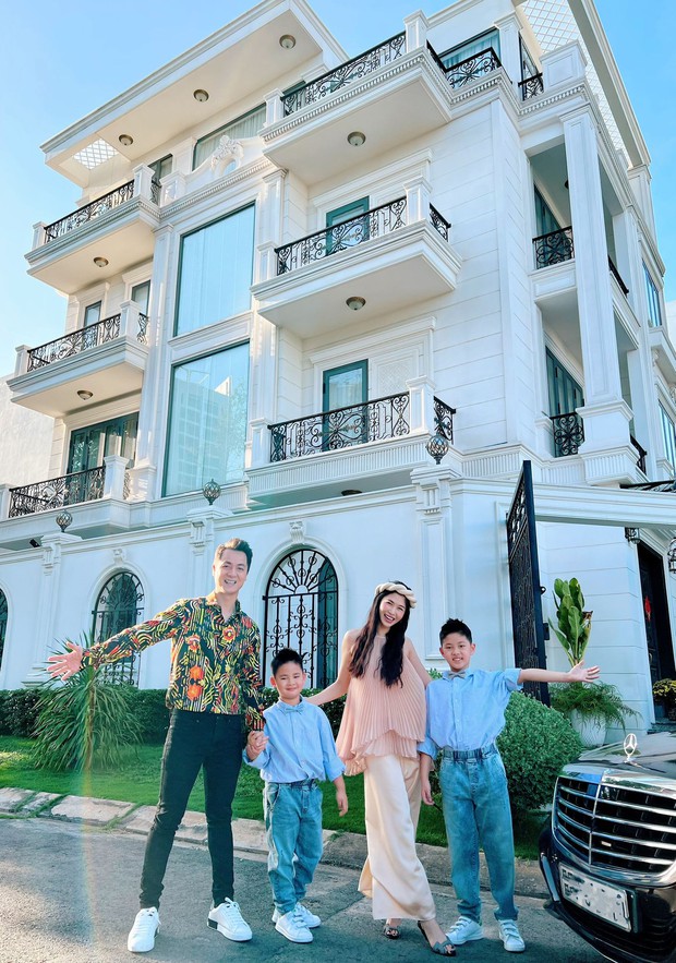 Vợ chồng Đăng Khôi check-in tại biệt thự triệu đô ngày đầu năm, 1 chi tiết hơn 10 năm qua không đổi - Ảnh 2. Vợ chồng Đăng Khôi check-in tại biệt thự triệu đô ngày đầu năm, 1 chi tiết hơn 10 năm qua không đổi - Ảnh 2.