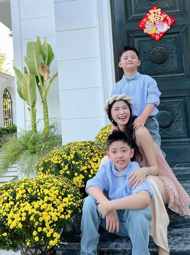 Vợ chồng Đăng Khôi check-in tại biệt thự triệu đô ngày đầu năm, 1 chi tiết hơn 10 năm qua không đổi - Ảnh 4. Vợ chồng Đăng Khôi check-in tại biệt thự triệu đô ngày đầu năm, 1 chi tiết hơn 10 năm qua không đổi - Ảnh 4.