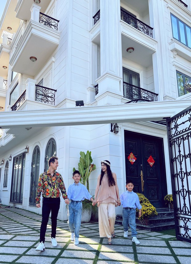 Vợ chồng Đăng Khôi check-in tại biệt thự triệu đô ngày đầu năm, 1 chi tiết hơn 10 năm qua không đổi - Ảnh 3. Vợ chồng Đăng Khôi check-in tại biệt thự triệu đô ngày đầu năm, 1 chi tiết hơn 10 năm qua không đổi - Ảnh 3.
