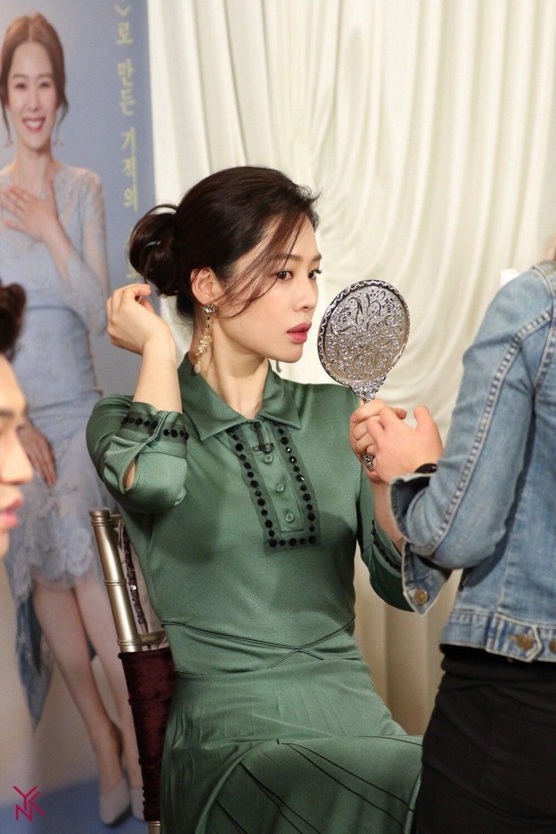 4 tiêu chuẩn sắc đẹp tại Hàn Quốc: Jennie - Han So Hee sexy làm mưa làm gió có đọ lại được IU xinh dịu dàng? - Ảnh 10.