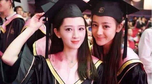 Dù là mỹ nhân hạng A Cbiz nhưng Nhiệt Ba không được xếp vào hàng hoa khôi lớp đại học, xem ảnh là biết lý do vì sao - Ảnh 4. Dù là mỹ nhân hạng A Cbiz nhưng Nhiệt Ba không được xếp vào hàng hoa khôi lớp đại học, xem ảnh là biết lý do vì sao - Ảnh 4.