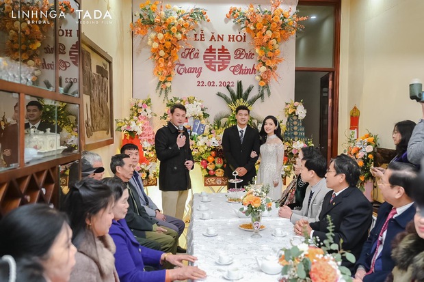 Hà Đức Chinh hạnh phúc bên cô dâu xinh đẹp trong ngày cưới - Ảnh 3. Hà Đức Chinh hạnh phúc bên cô dâu xinh đẹp trong ngày cưới - Ảnh 3.