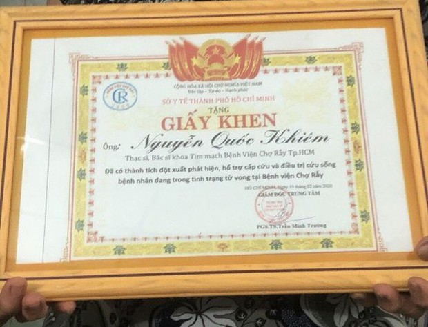 NÓNG: Công an TP.HCM thông tin xác minh ban đầu vụ bác sĩ giả Nguyễn Quốc Khiêm - Ảnh 2. NÓNG: Công an TP.HCM thông tin xác minh ban đầu vụ bác sĩ giả Nguyễn Quốc Khiêm - Ảnh 2.
