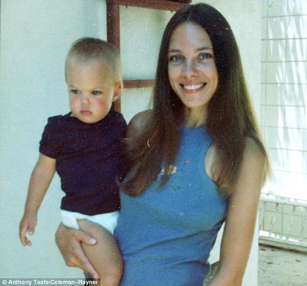 Genes need to be preserved in Angelina Jolie's family: Mother is as beautiful as a goddess, daughter turns into an angel during puberty, shocked when she comes to her biological mother - Photo 11.