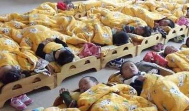 Bà mẹ xem camera con gái ngủ trưa ở trường, phát hiện hành động mà sôi máu, đòi gặp Hiệu trưởng giải thích - Ảnh 3. Bà mẹ xem camera con gái ngủ trưa ở trường, phát hiện hành động mà sôi máu, đòi gặp Hiệu trưởng giải thích - Ảnh 3.