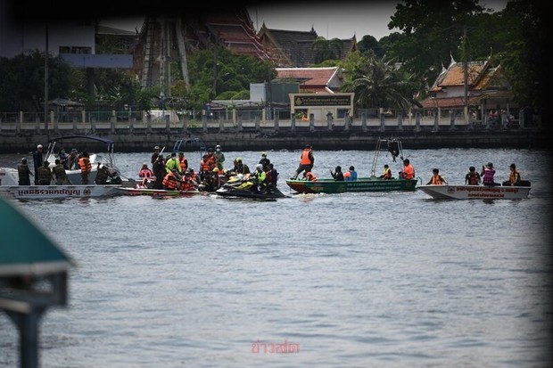 Công bố trực tiếp hình ảnh cảnh sát trục vớt thi thể mỹ nhân Chiếc Lá Bay trên sông, bạn trai khóc gục khi đến hiện trường - Ảnh 2.