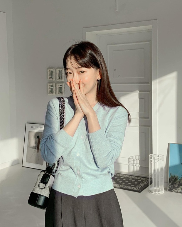 13 cách diện đồ màu pastel trẻ xinh, tinh tế chứ không bị sến của gái Hàn - Ảnh 3. 13 cách diện đồ màu pastel trẻ xinh, tinh tế chứ không bị sến của gái Hàn - Ảnh 3.