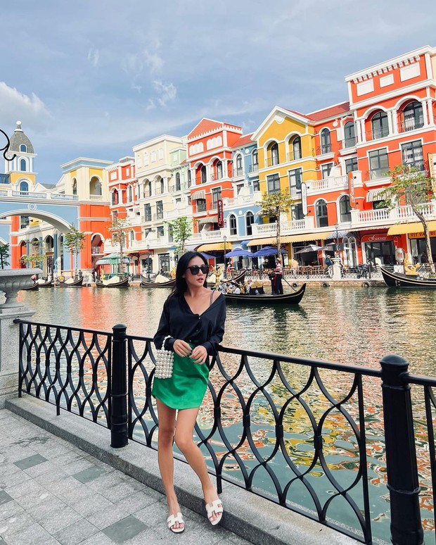 Tất cả là tại váy áo: Văn Mai Hương phút trước eo ót, phút sau cấn bầu? - Ảnh 3. Tất cả là tại váy áo: Văn Mai Hương phút trước eo ót, phút sau cấn bầu? - Ảnh 3.