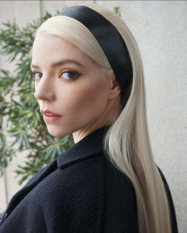 2 nhân vật khiến Jisoo tắt điện ở show Dior: Rihanna diện đồ xuyên thấu đi trẩy hội, Anya Taylor-Joy sang hết nấc - Ảnh 2. 2 nhân vật khiến Jisoo tắt điện ở show Dior: Rihanna diện đồ xuyên thấu đi trẩy hội, Anya Taylor-Joy sang hết nấc - Ảnh 2.