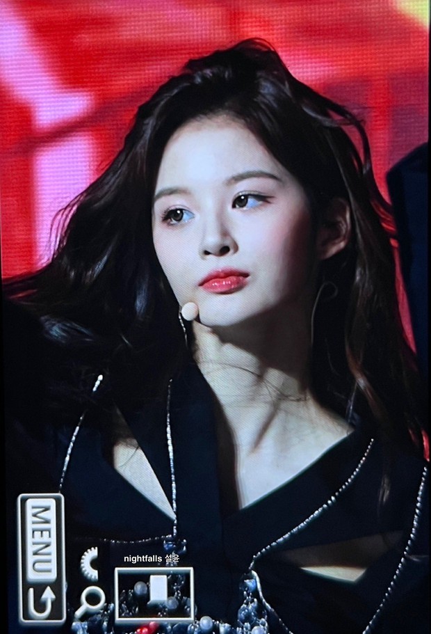 NMIXX được khen nức nở khi lần đầu diễn live, bản sao Lisa khoe vocal cực đỉnh nhưng visual của nhóm mới gây bất ngờ - Ảnh 6. NMIXX được khen nức nở khi lần đầu diễn live, bản sao Lisa khoe vocal cực đỉnh nhưng visual của nhóm mới gây bất ngờ - Ảnh 6.
