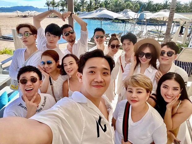 Vợ chồng Trấn Thành vi vu du lịch cùng hội bạn thân đình đám Vbiz: Hari Won được chú ý, Anh Đức lộ diện sau chia tay - Ảnh 10. Vợ chồng Trấn Thành vi vu du lịch cùng hội bạn thân đình đám Vbiz: Hari Won được chú ý, Anh Đức lộ diện sau chia tay - Ảnh 10.