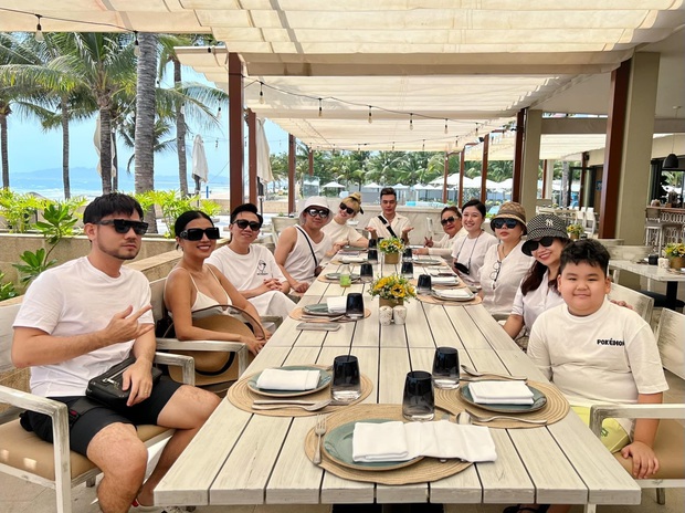 Vợ chồng Trấn Thành vi vu du lịch cùng hội bạn thân đình đám Vbiz: Hari Won được chú ý, Anh Đức lộ diện sau chia tay - Ảnh 3. Vợ chồng Trấn Thành vi vu du lịch cùng hội bạn thân đình đám Vbiz: Hari Won được chú ý, Anh Đức lộ diện sau chia tay - Ảnh 3.