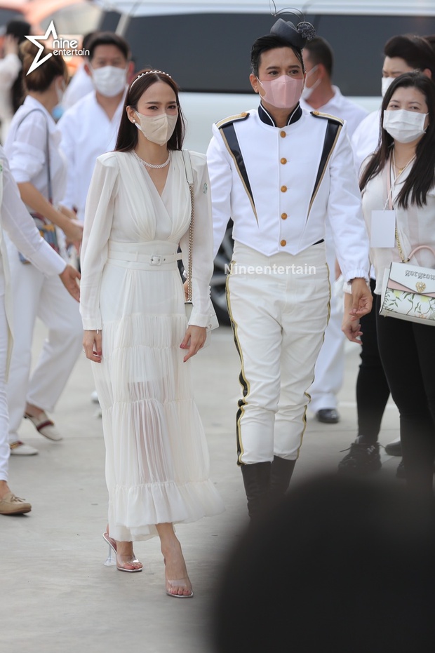 Lễ tưởng niệm nữ diễn viên Chiếc Lá Bay: 2 đối tượng bị khởi tố lộ diện, nữ hoàng Thái Lan cùng dàn sao khủng tới tiễn đưa - Ảnh 13.
