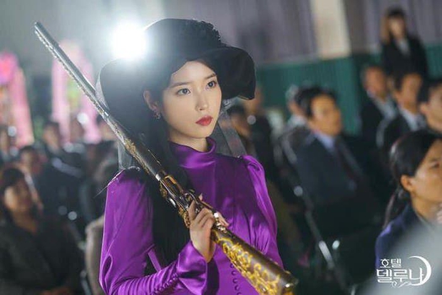 IU khoe visual tóc đen trẻ ơi là trẻ trong MV kết hợp Jay Park, và lại 1 lần nữa phải công nhận cô nàng quá là tím lịm tìm sim - Ảnh 8. IU khoe visual tóc đen trẻ ơi là trẻ trong MV kết hợp Jay Park, và lại 1 lần nữa phải công nhận cô nàng quá là tím lịm tìm sim - Ảnh 8.