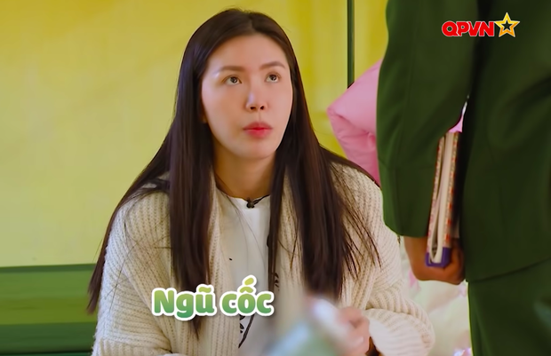 Bí ẩn đã có lời giải: Bên trong thùng của hồi môn Minh Tú mang nhập ngũ có gì? - Ảnh 7. Bí ẩn đã có lời giải: Bên trong thùng của hồi môn Minh Tú mang nhập ngũ có gì? - Ảnh 7.