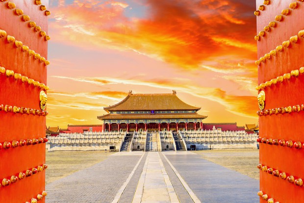 Trên tấm biển Tử Cấm Thành có một mũi tên đen bí ẩn găm hơn 200 năm không ai dám nhổ, câu chuyện đằng sau cực ly kỳ - Ảnh 1. Trên tấm biển Tử Cấm Thành có một mũi tên đen bí ẩn găm hơn 200 năm không ai dám nhổ, câu chuyện đằng sau cực ly kỳ - Ảnh 1.