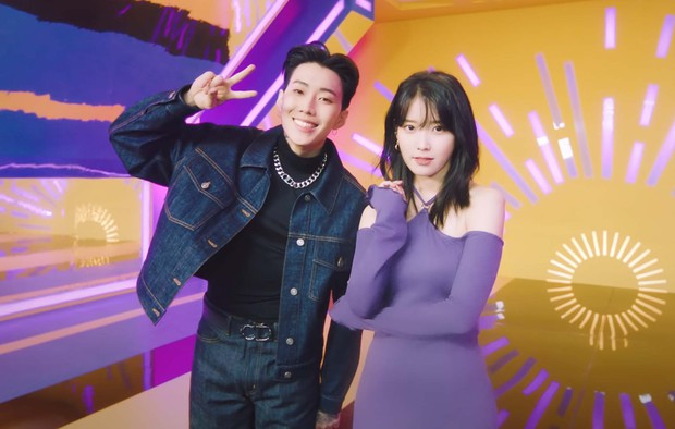 Jay Park's Sadness: It's been a long time since there's been a song that has caused a stir in cyberspace, but they say IU is carrying the hunchback? - Photo 11. Jay Park's Sadness: It's been a long time since there's been a song that has caused a stir in cyberspace, but they say IU is carrying the hunchback? - Photo 11.