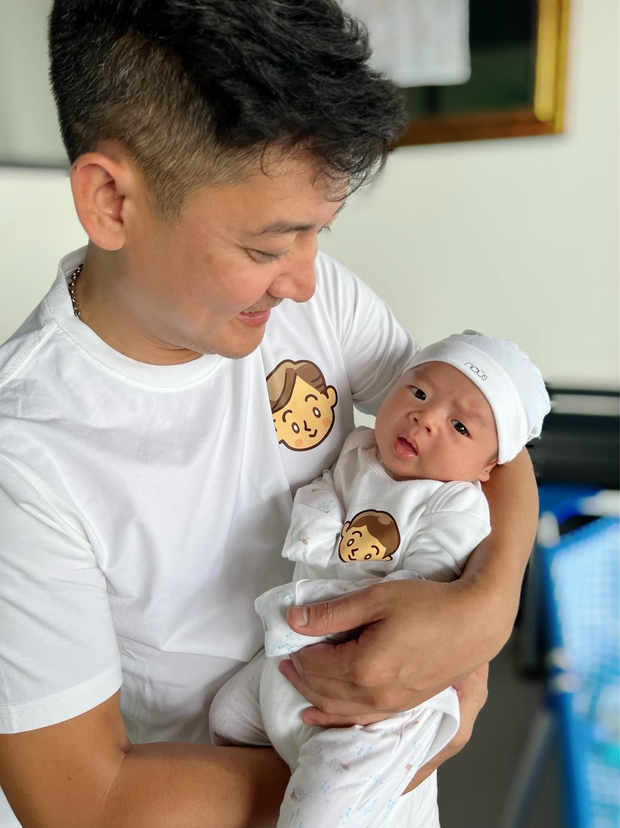 Hải Băng bất ngờ khoe thành viên mới trong gia đình, bí mật sinh con lần 4 dù từng thông báo triệt sản? - Ảnh 4. Hải Băng bất ngờ khoe thành viên mới trong gia đình, bí mật sinh con lần 4 dù từng thông báo triệt sản? - Ảnh 4.