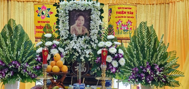 Mẹ ca sĩ Lệ Thu qua đời đột ngột, vợ chồng Việt Hương có hành động ấm lòng khiến ai cũng xúc động!  - Ảnh 3.