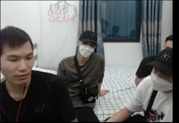 Streamer vướng nhiều nợ nần nhất gamebiz Việt bị một nhóm người ập tới tận phòng livestream đòi nợ, cộng đồng lập tức hô vang: “Ét o ét” - Ảnh 2.